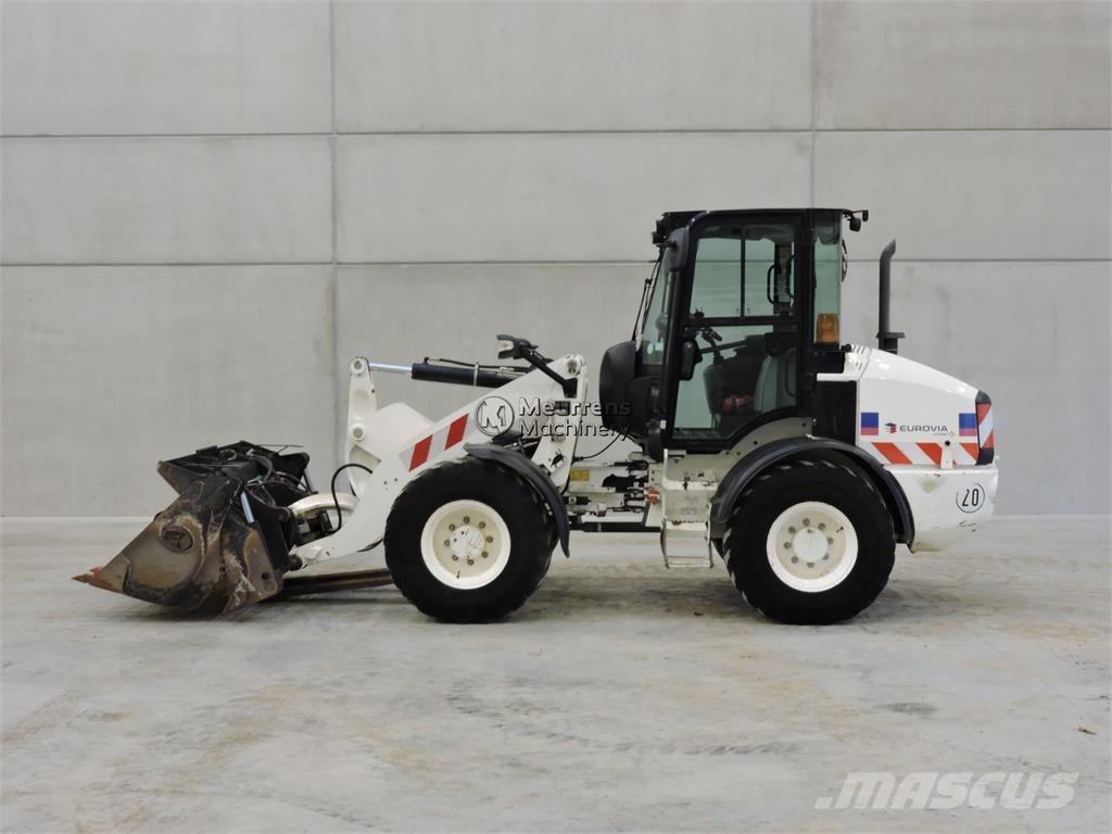 CAT 908M + FORK Iekrāvēji uz riteņiem