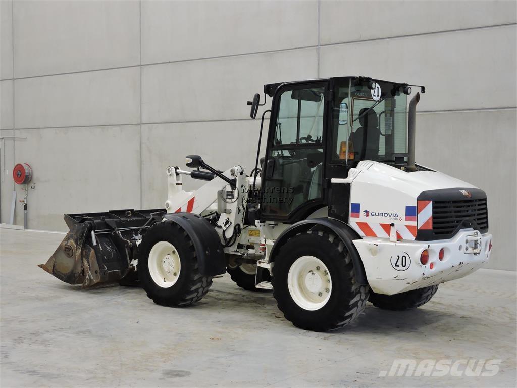 CAT 908M + FORK Iekrāvēji uz riteņiem