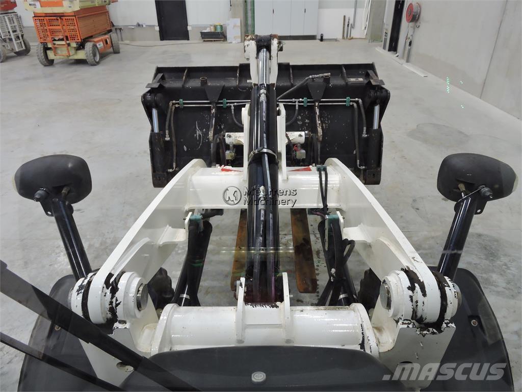 CAT 908M + FORK Iekrāvēji uz riteņiem