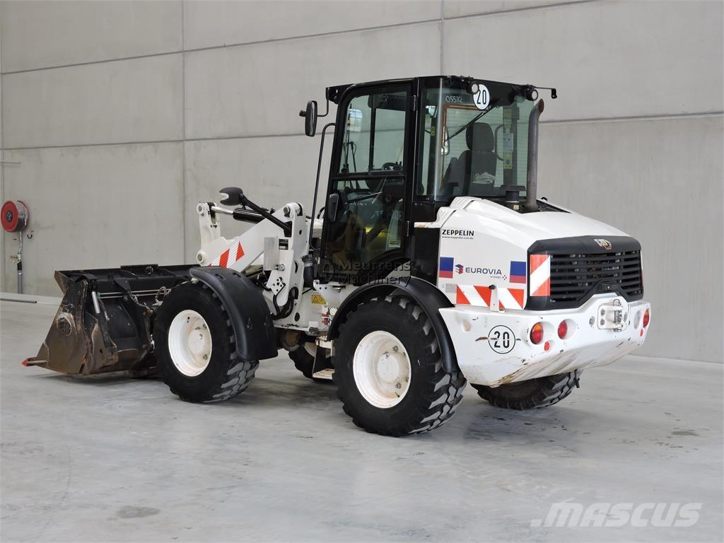 CAT 908M + FORK Iekrāvēji uz riteņiem