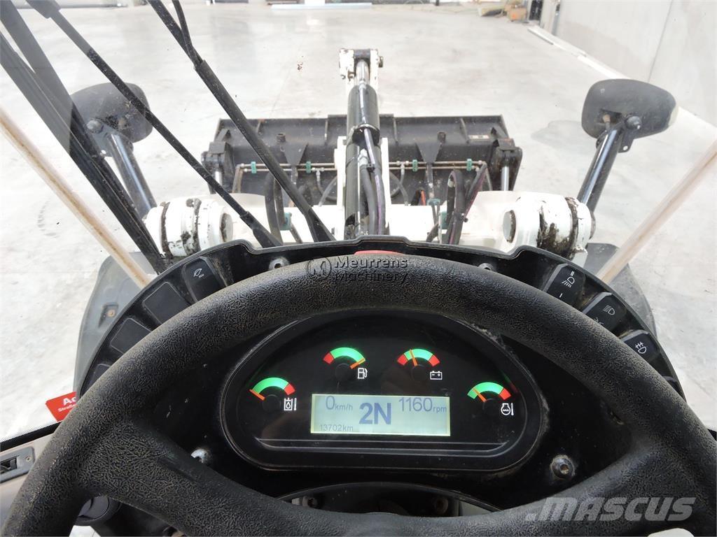 CAT 908M + FORK Iekrāvēji uz riteņiem