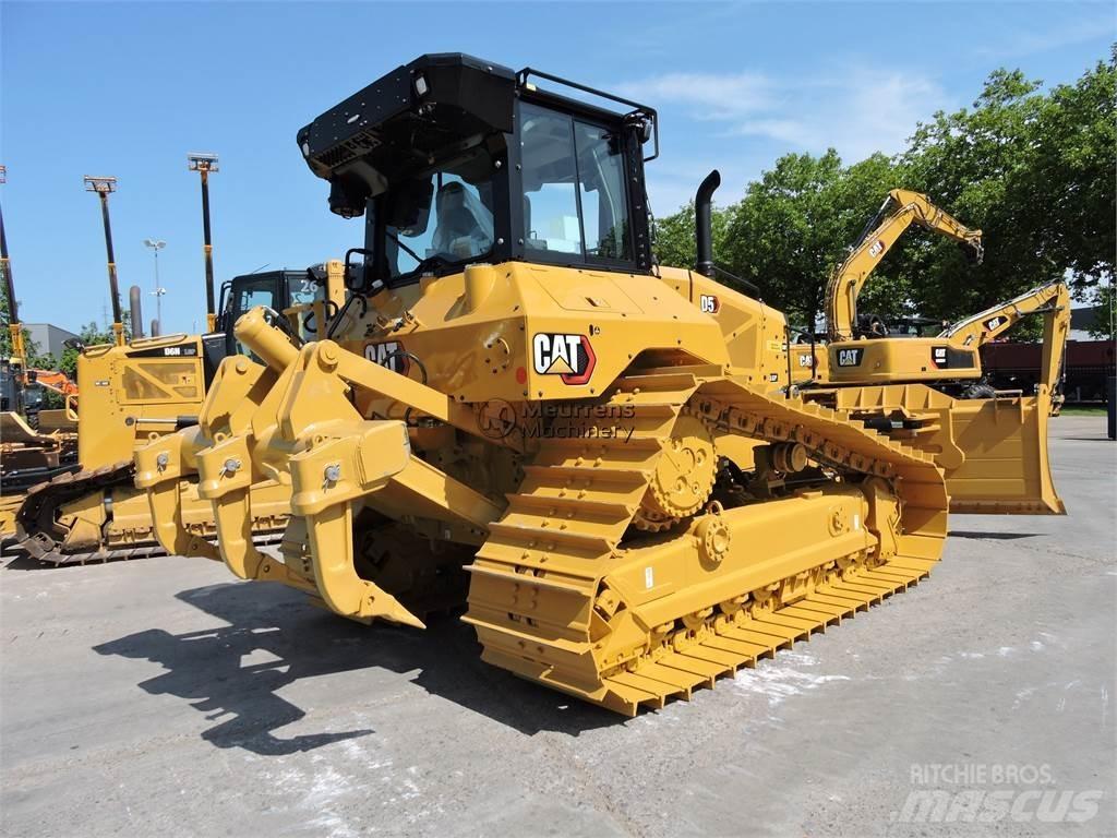 CAT D5 Buldozeri