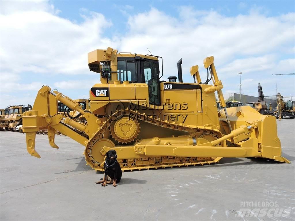 CAT D7R Buldozeri