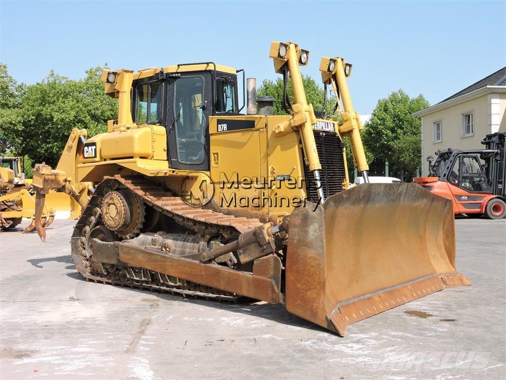 CAT D7R Buldozeri