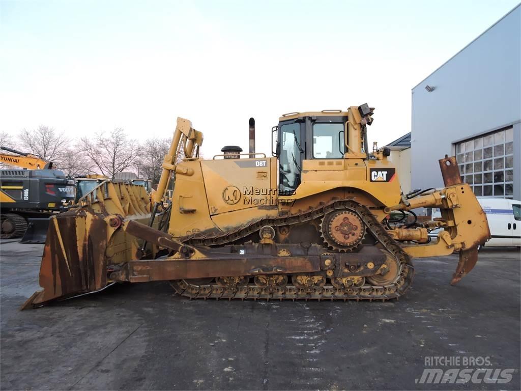 CAT D8T Buldozeri