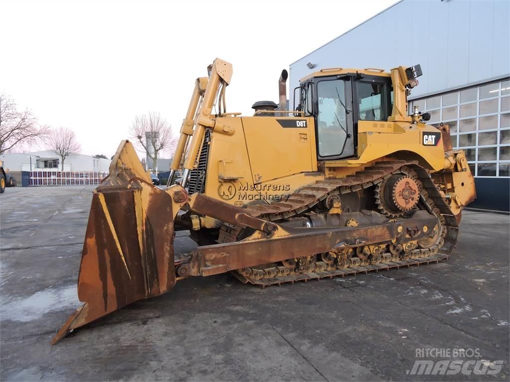 CAT D8T Buldozeri