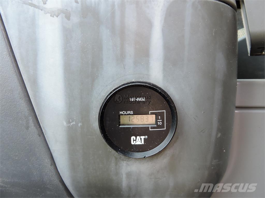 CAT M318D Ekskavatori uz riteņiem
