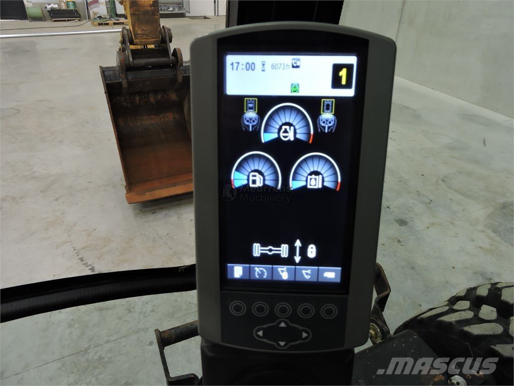 CAT M322D Ekskavatori uz riteņiem