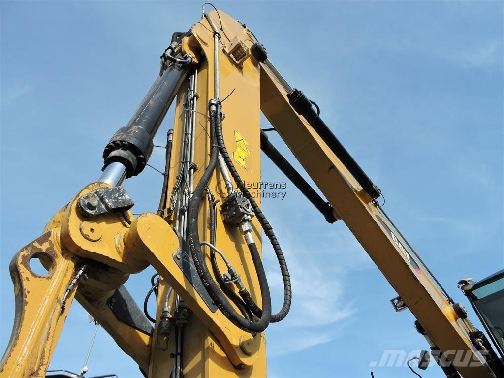 CAT MH3024 Industriālie iekrāvēji