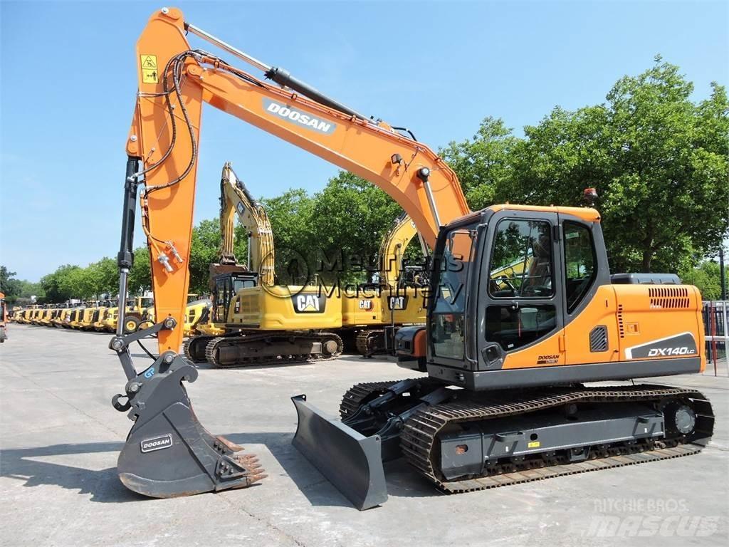 Doosan DX140LC Kāpurķēžu ekskavatori