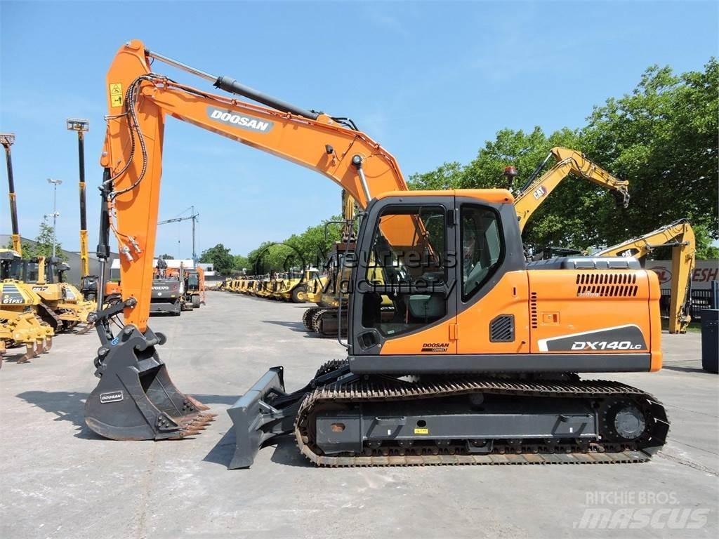 Doosan DX140LC Kāpurķēžu ekskavatori
