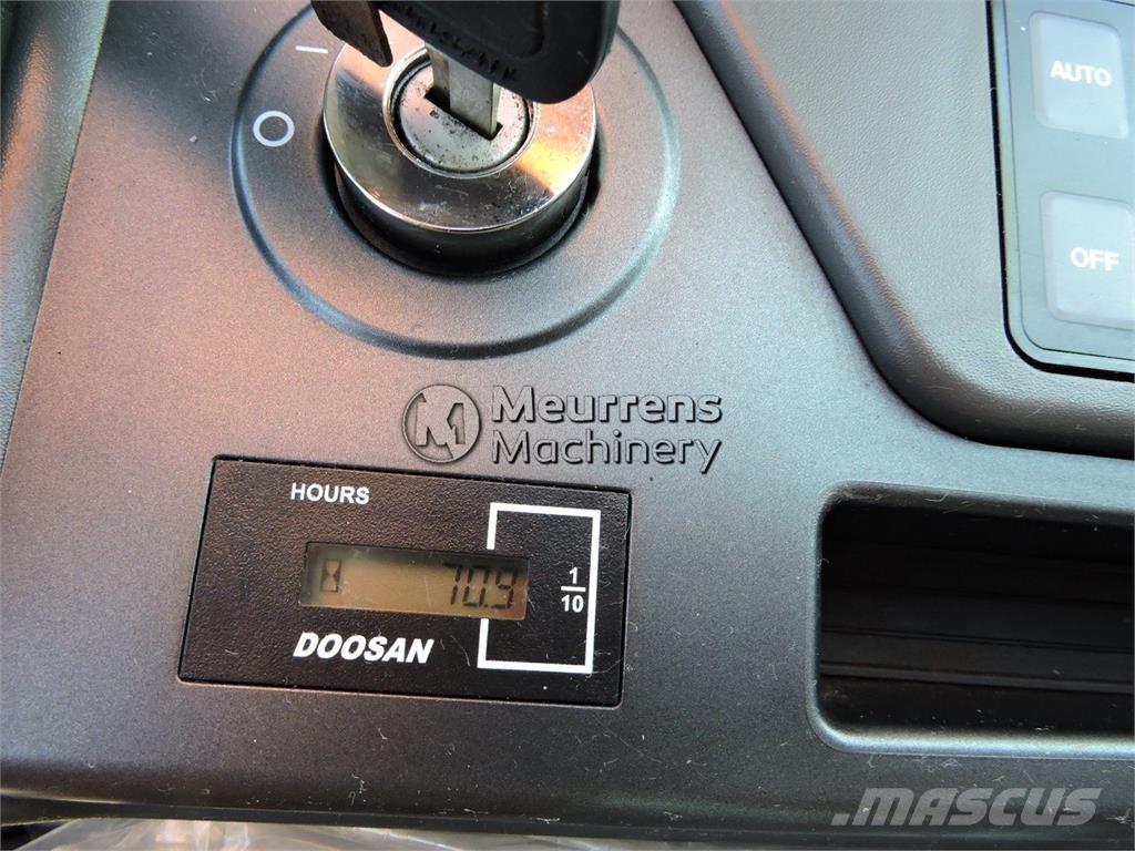 Doosan DX140LC Kāpurķēžu ekskavatori
