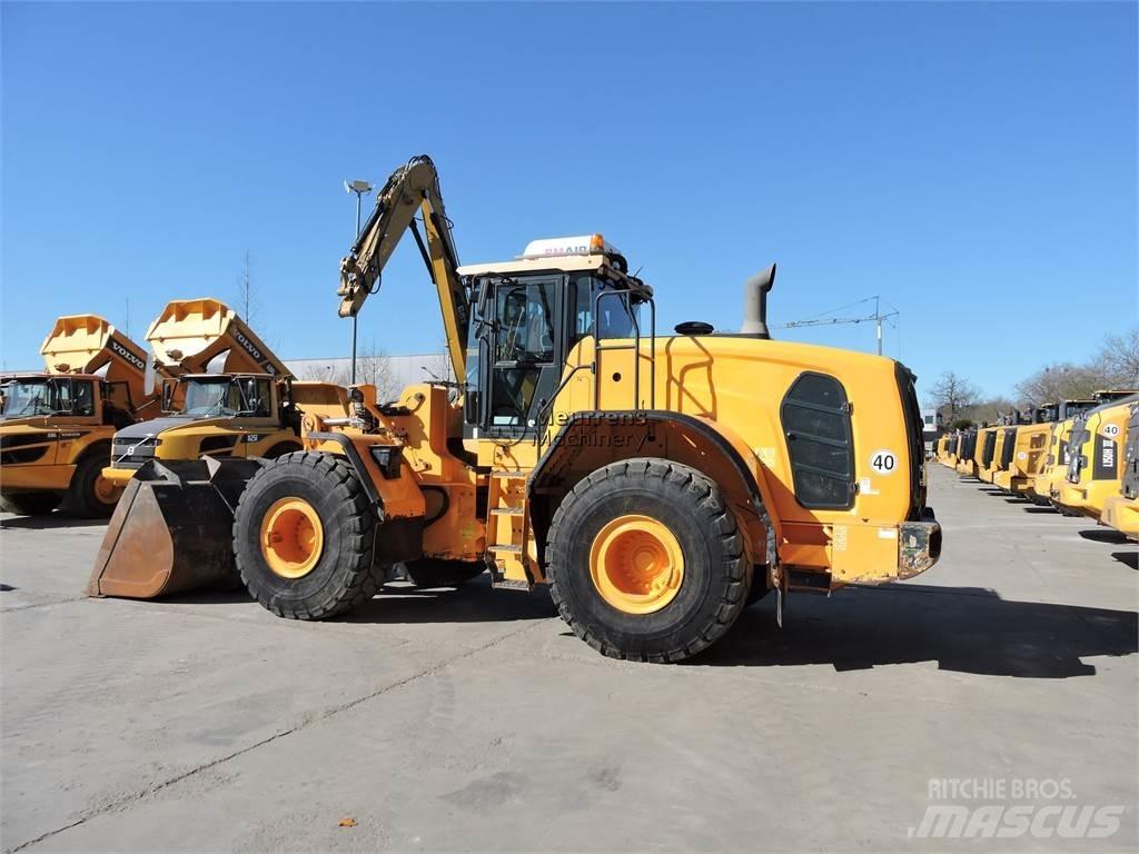 Hyundai HL970 Iekrāvēji uz riteņiem
