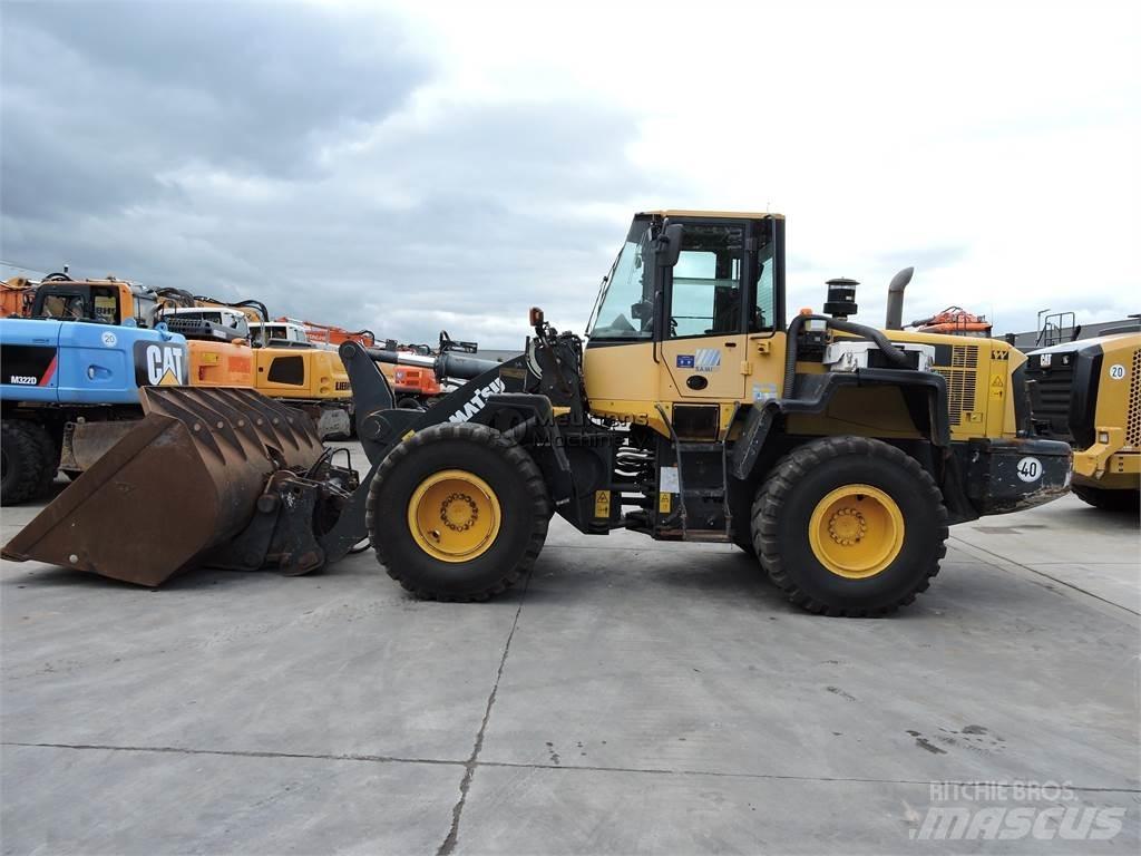 Komatsu WA320 Iekrāvēji uz riteņiem