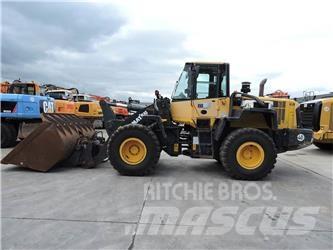Komatsu WA320 Iekrāvēji uz riteņiem