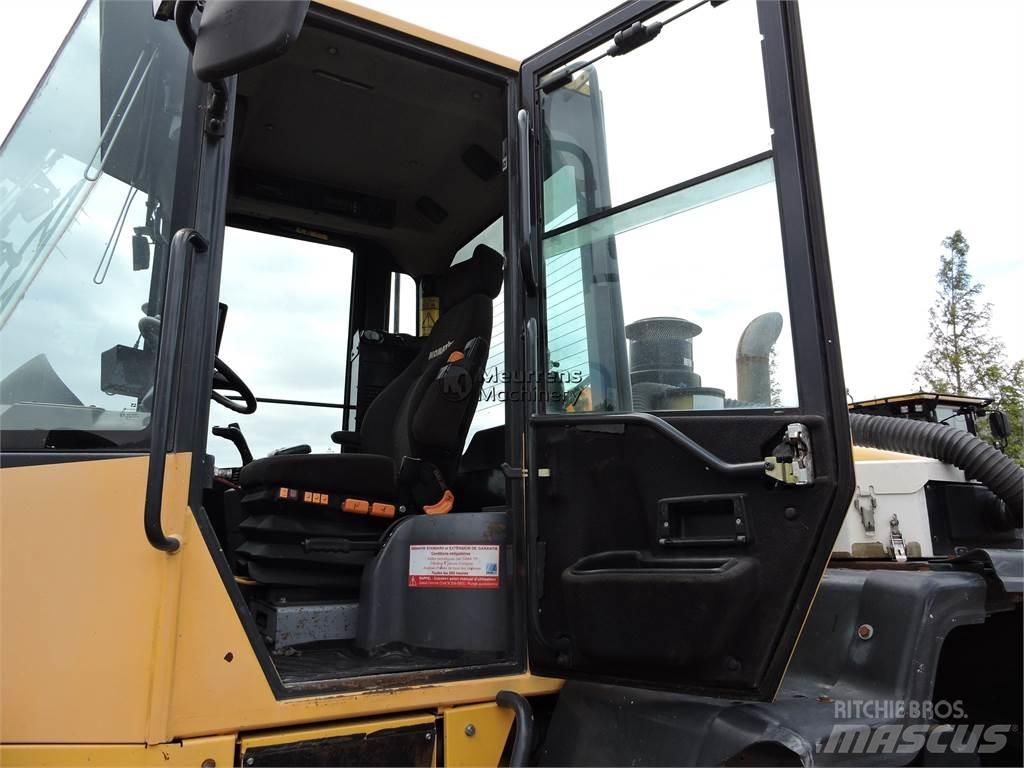 Komatsu WA320 Iekrāvēji uz riteņiem