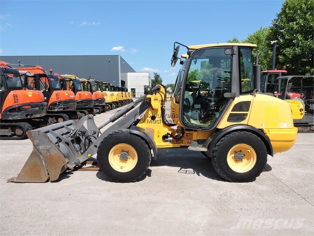 Volvo L25F + FORK Iekrāvēji uz riteņiem