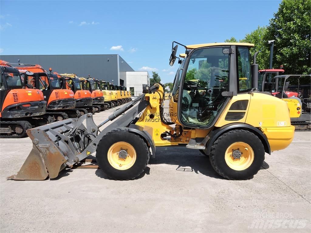Volvo L25F + FORK Iekrāvēji uz riteņiem