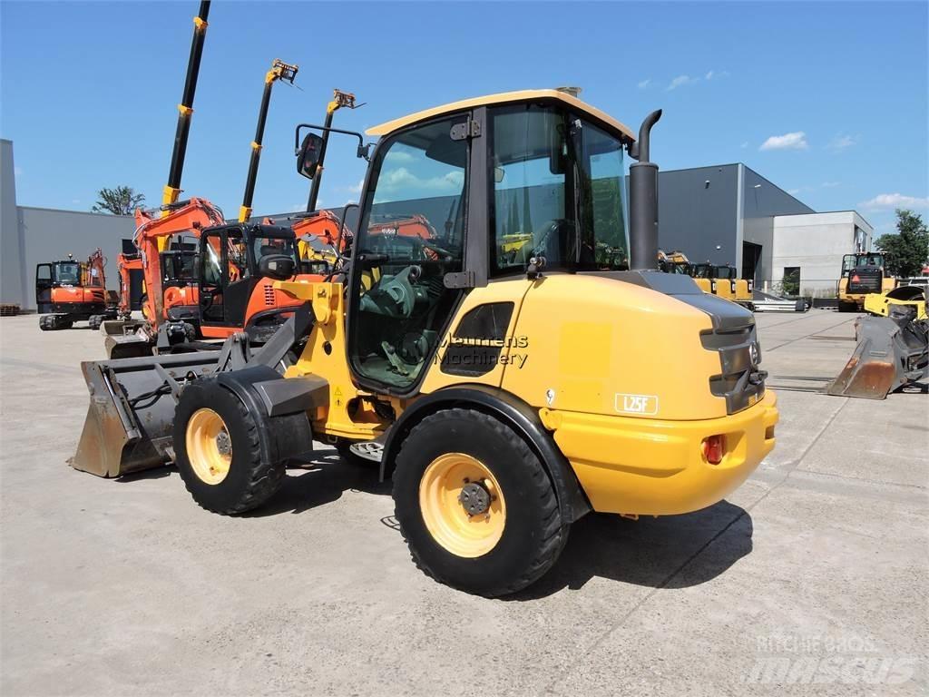 Volvo L25F + FORK Iekrāvēji uz riteņiem