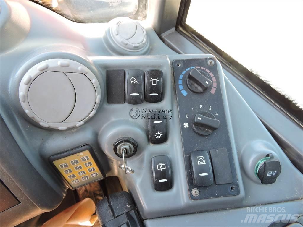 Volvo L25F + FORK Iekrāvēji uz riteņiem