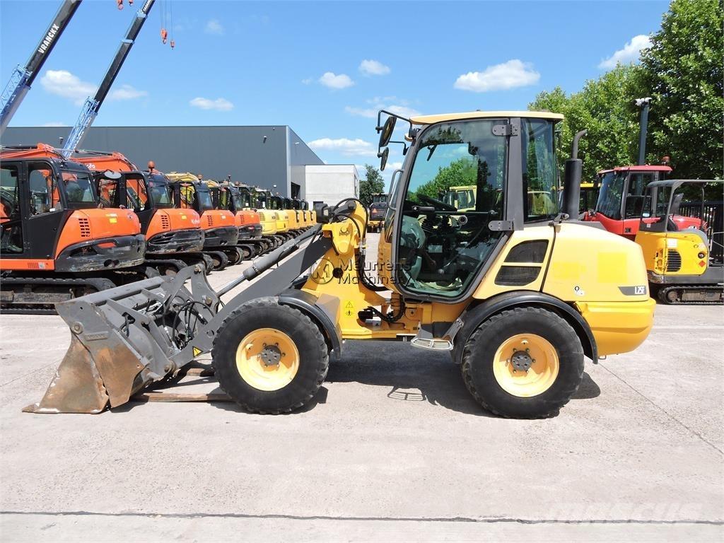 Volvo L25F + FORK Iekrāvēji uz riteņiem