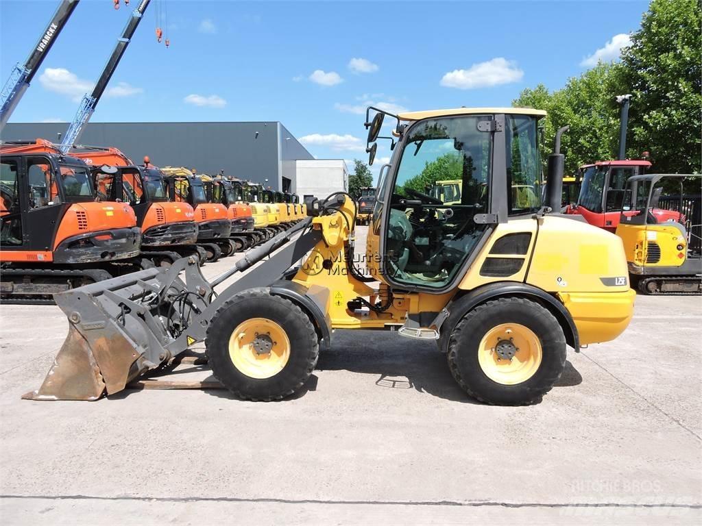 Volvo L25F + FORK Iekrāvēji uz riteņiem