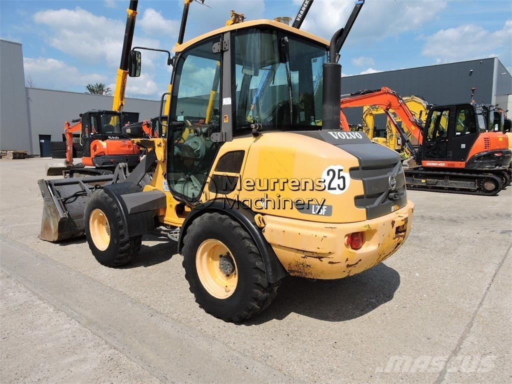 Volvo L25F + FORK Iekrāvēji uz riteņiem