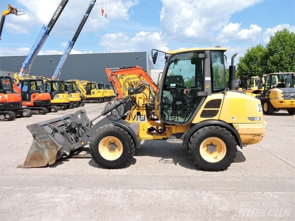 Volvo L25F + Fork Iekrāvēji uz riteņiem