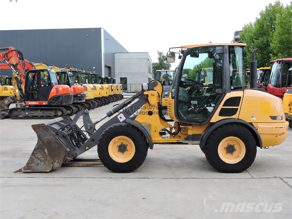 Volvo L25F + FORK Iekrāvēji uz riteņiem