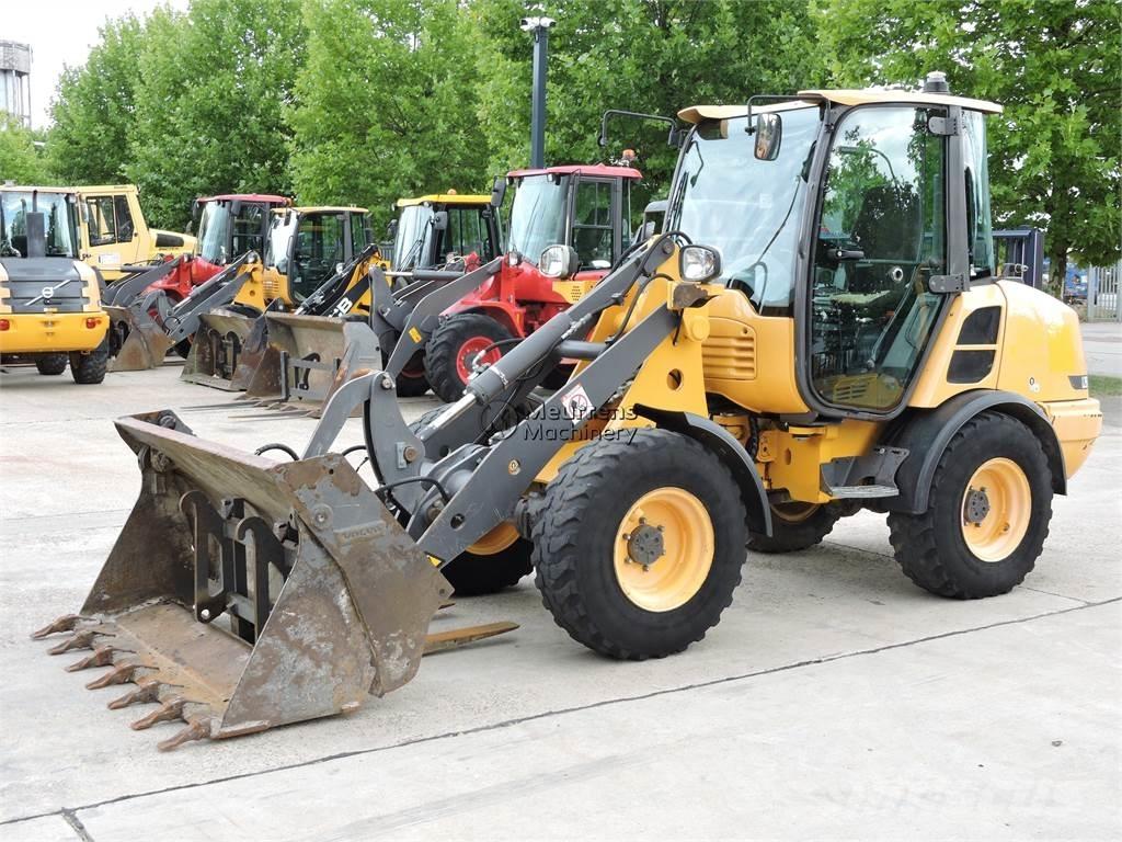 Volvo L25F + FORK Iekrāvēji uz riteņiem
