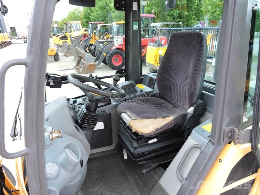 Volvo L25F + FORK Iekrāvēji uz riteņiem