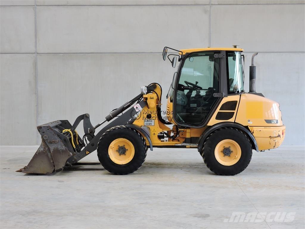 Volvo L25F + FORK Iekrāvēji uz riteņiem