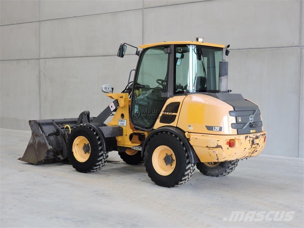 Volvo L25F + FORK Iekrāvēji uz riteņiem