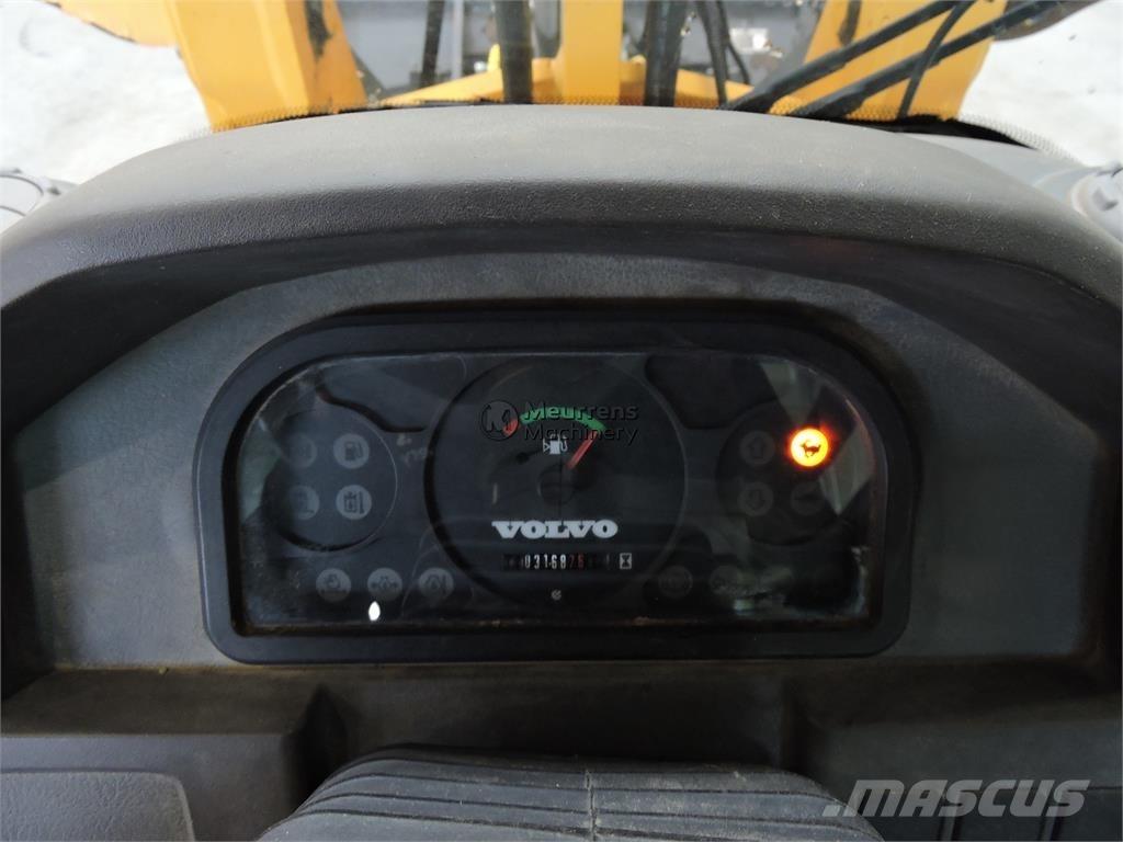 Volvo L25F + FORK Iekrāvēji uz riteņiem
