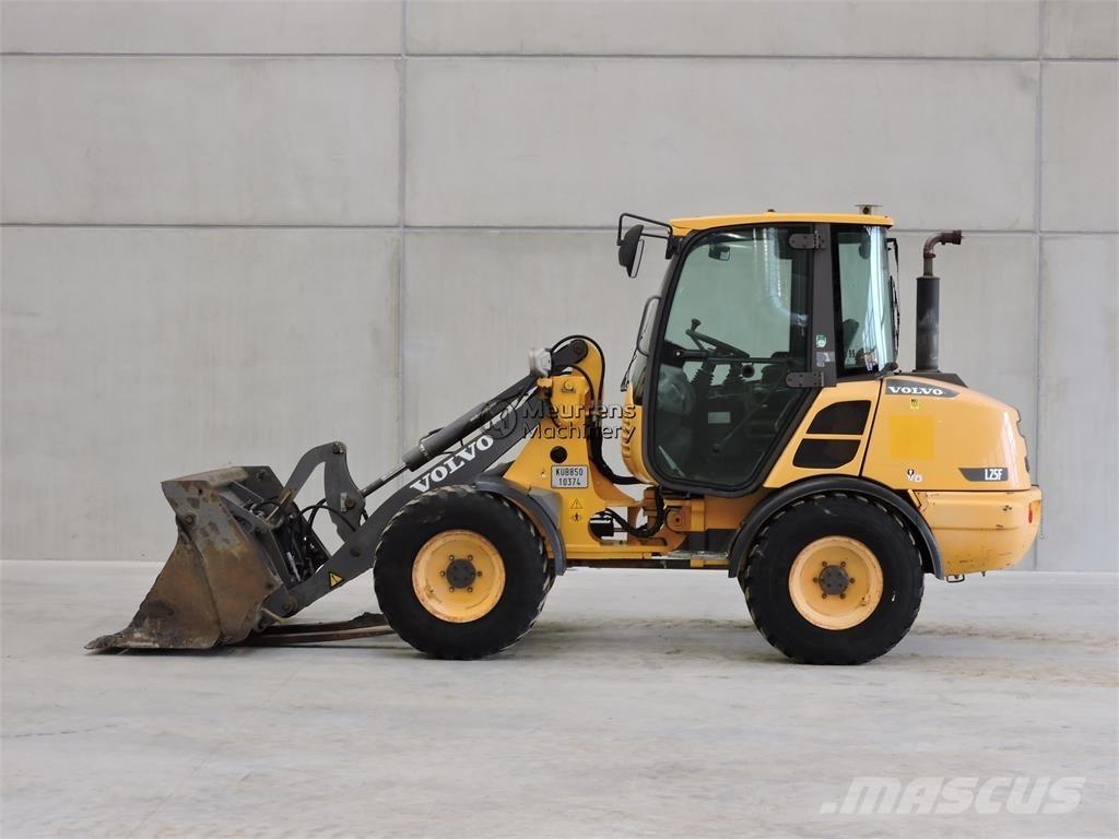 Volvo L25F + FORK Iekrāvēji uz riteņiem