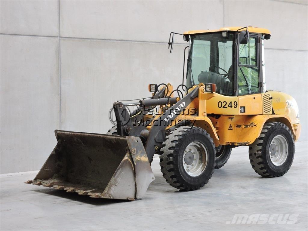 Volvo L30B Iekrāvēji uz riteņiem