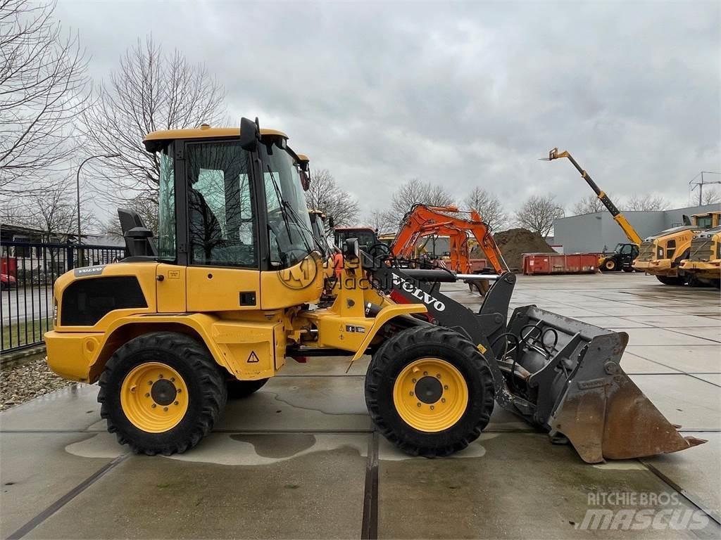 Volvo L30G Iekrāvēji uz riteņiem