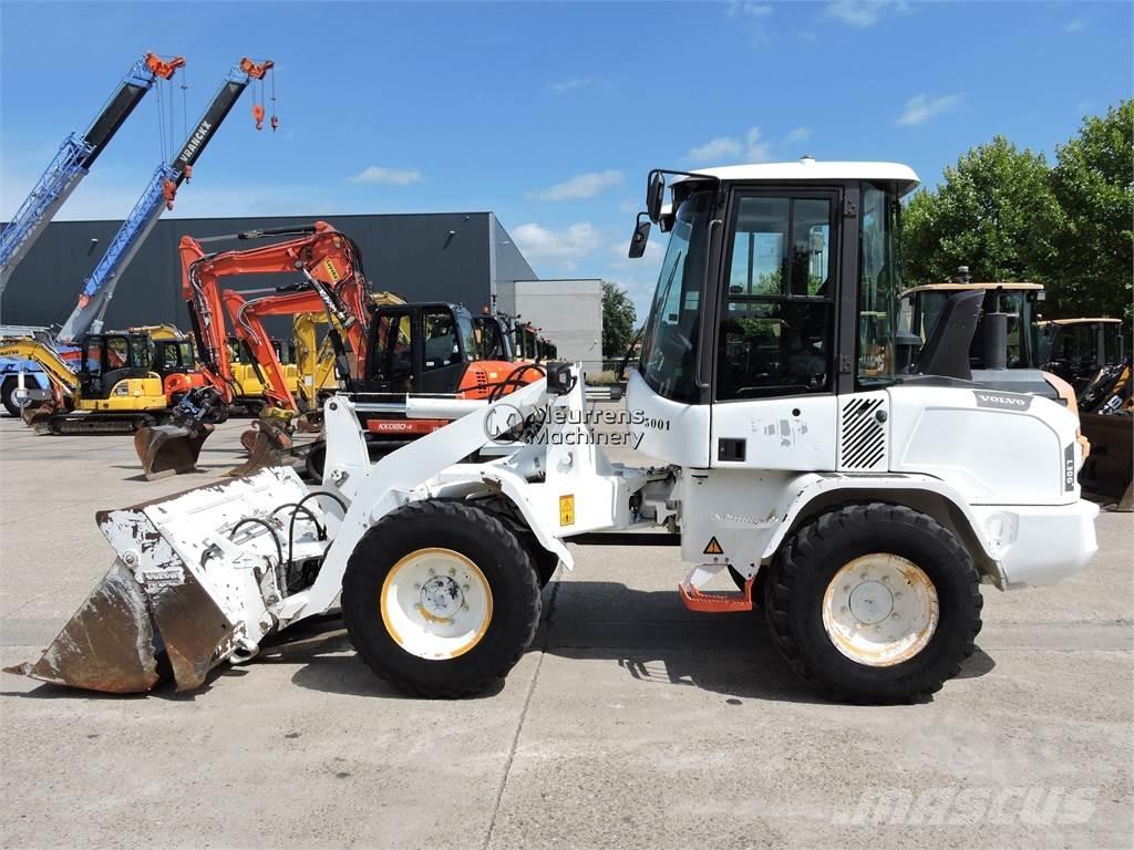 Volvo L30G + FORK Iekrāvēji uz riteņiem