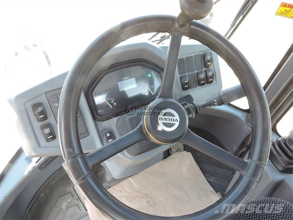 Volvo L30G + FORK Iekrāvēji uz riteņiem