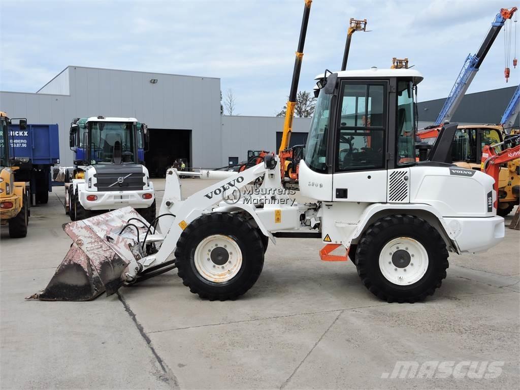 Volvo L30G + FORK Iekrāvēji uz riteņiem