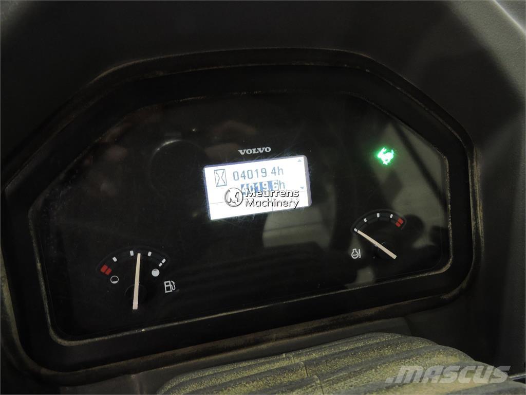 Volvo L30G + FORK Iekrāvēji uz riteņiem