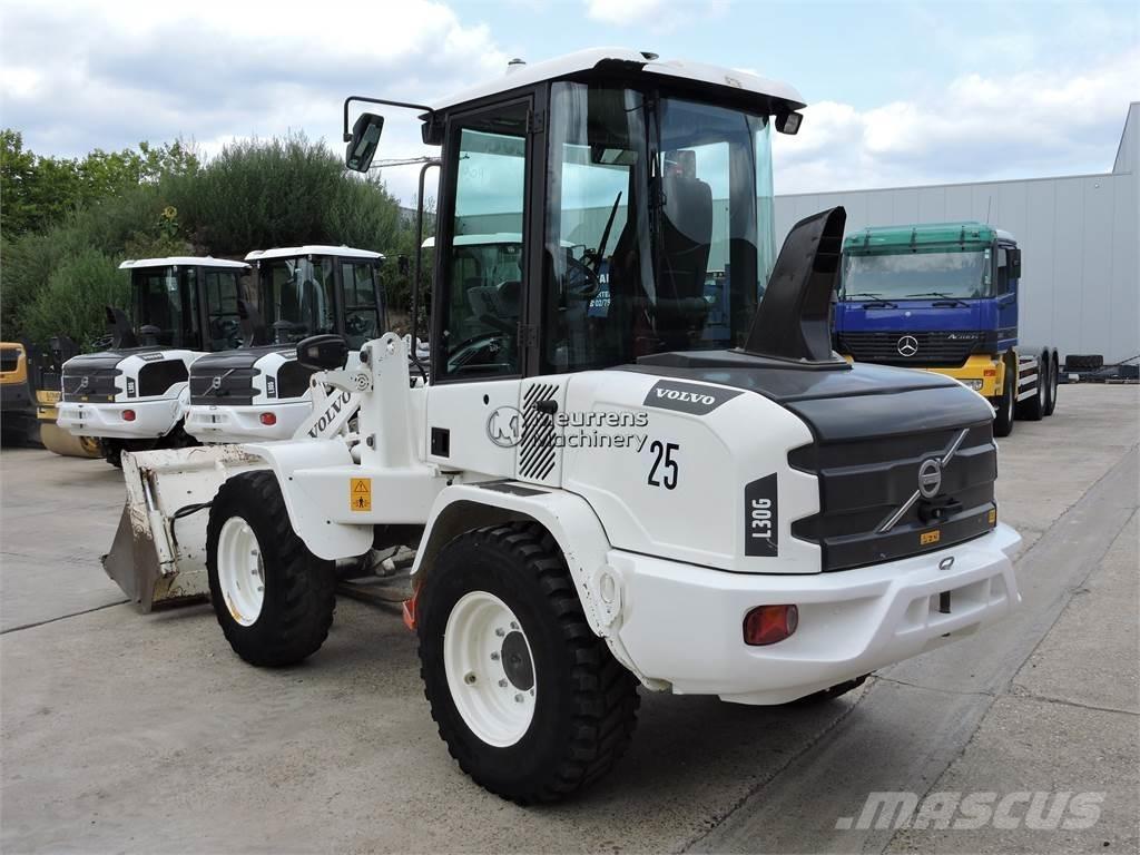 Volvo L30G + FORK Iekrāvēji uz riteņiem