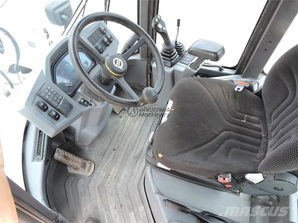 Volvo L30G + FORK Iekrāvēji uz riteņiem