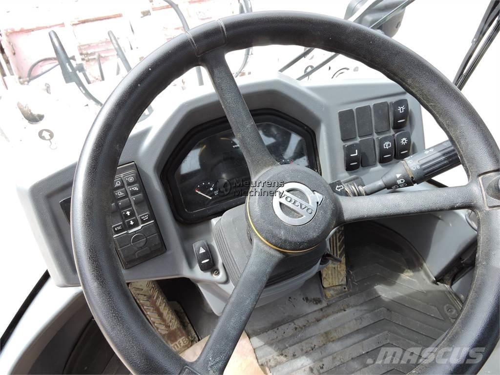 Volvo L30G + FORK Iekrāvēji uz riteņiem