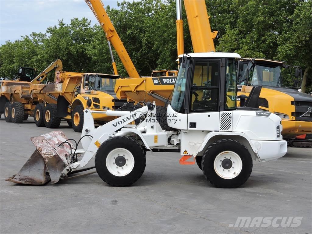 Volvo L30G + FORK Iekrāvēji uz riteņiem