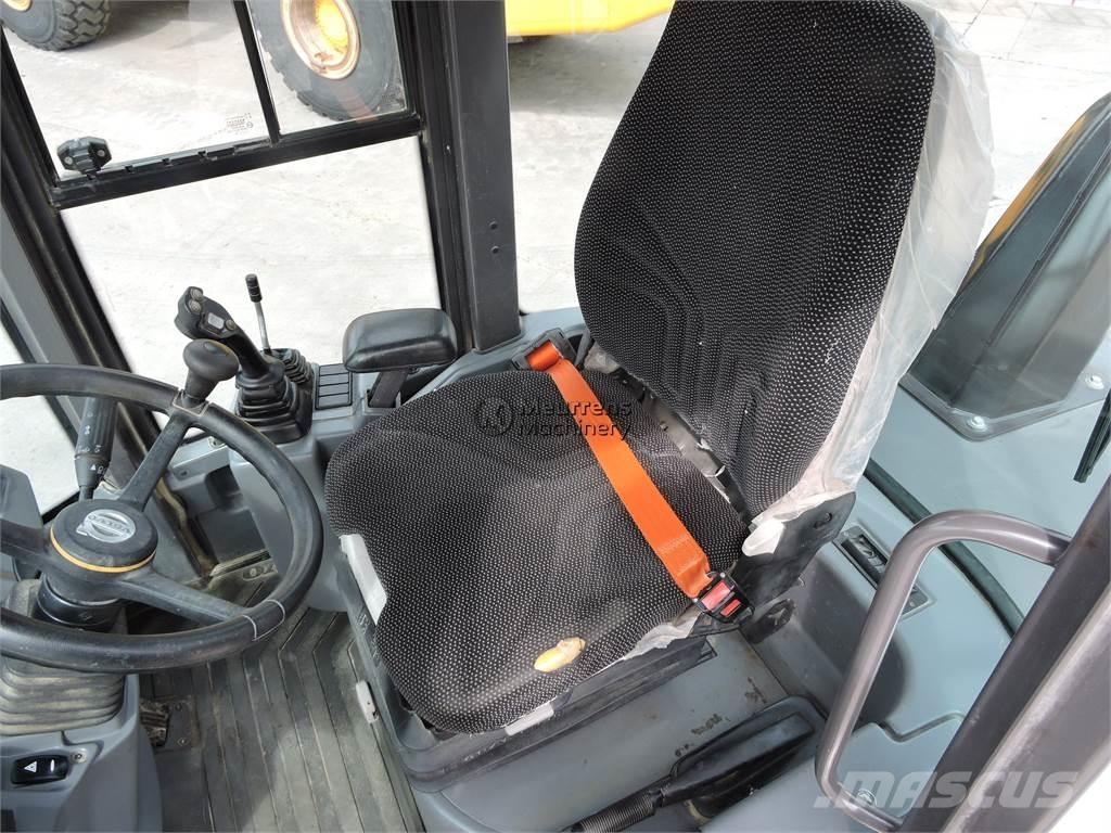 Volvo L30G + FORK Iekrāvēji uz riteņiem
