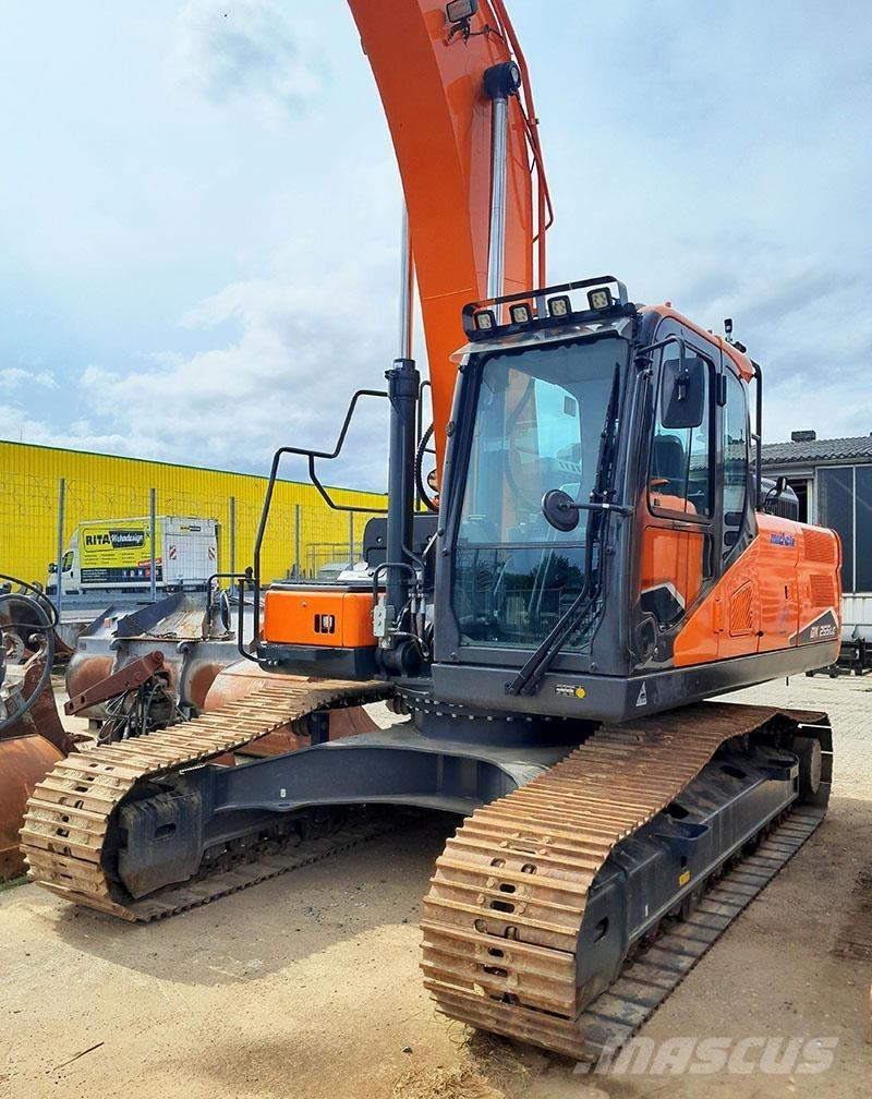 Develon DX 225 LC-7 Kāpurķēžu ekskavatori