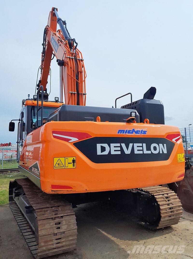 Develon DX 225 LC-7 Kāpurķēžu ekskavatori