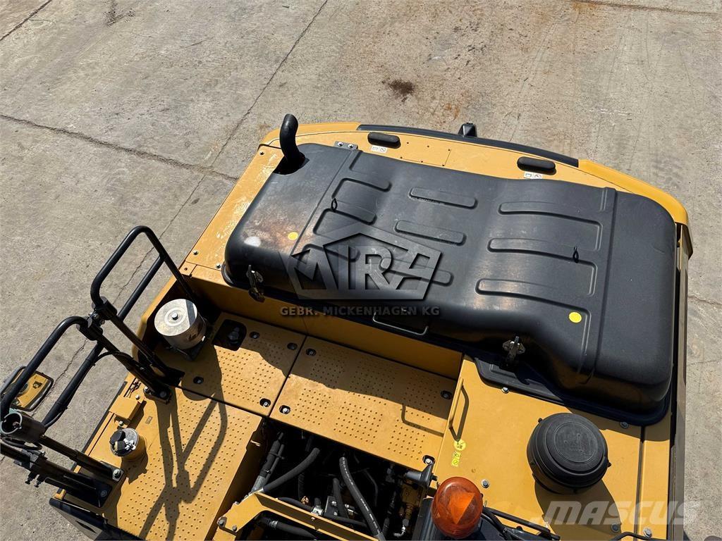 CAT 323 EL Kāpurķēžu ekskavatori