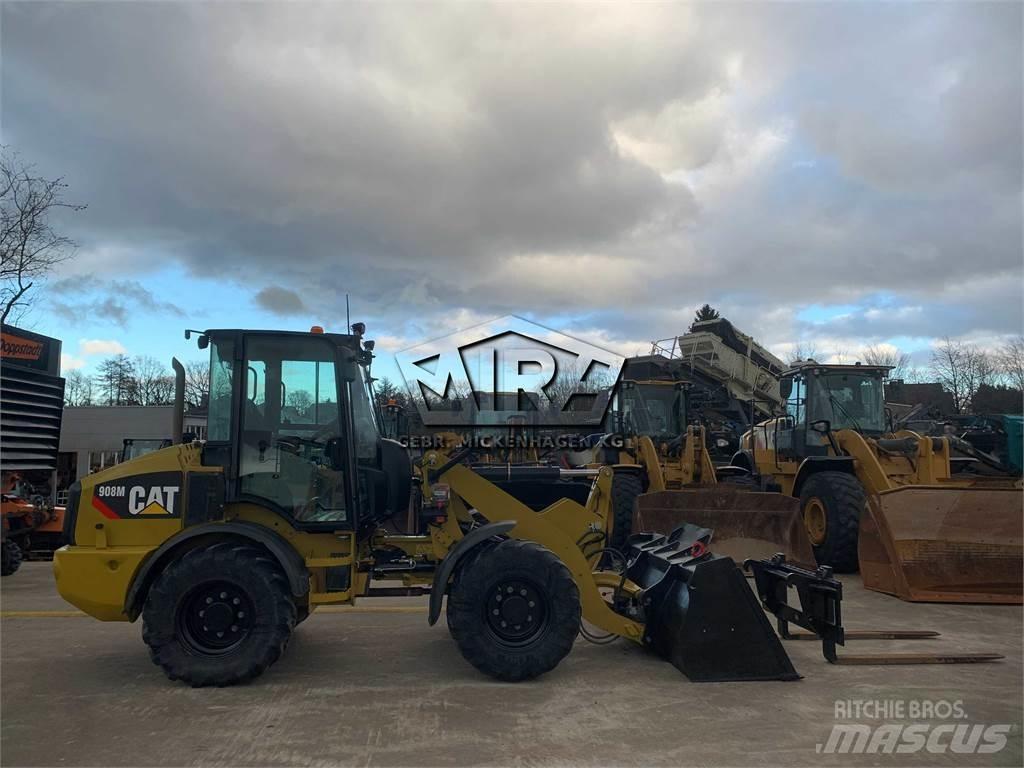 CAT 908M Iekrāvēji uz riteņiem